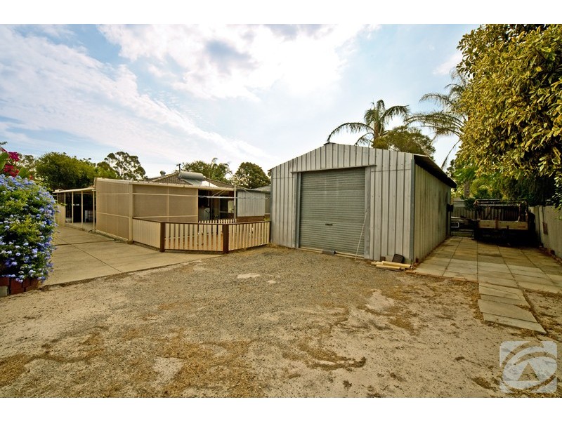 10 Selsdon Road, Camillo WA 6111