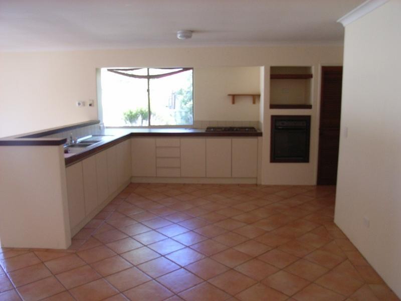 87 Strawberry Dr, Seville Grove WA 6112