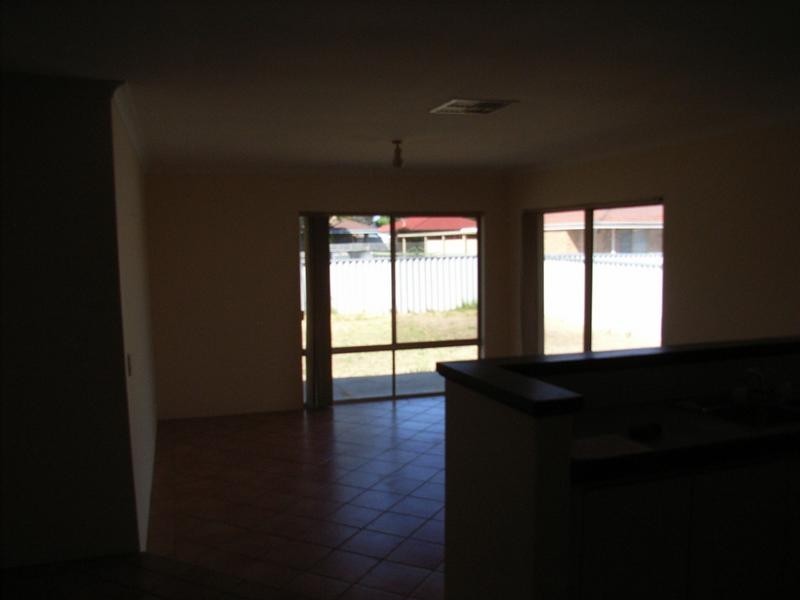 87 Strawberry Dr, Seville Grove WA 6112