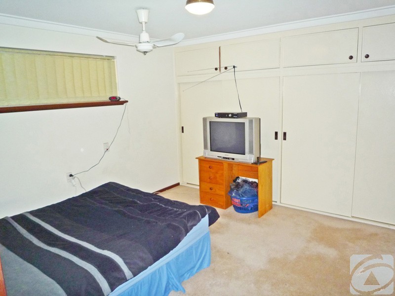 6 Willowmead Way, Kelmscott WA 6111