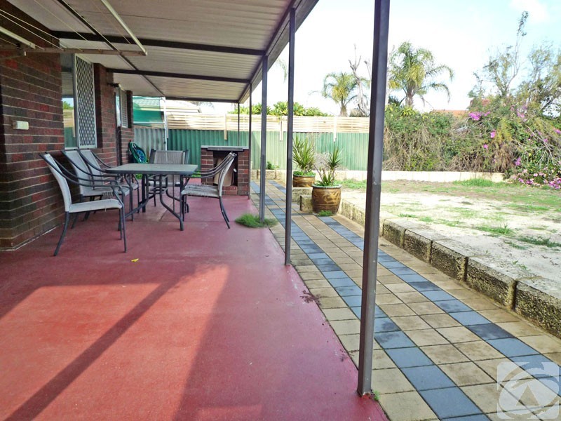 6 Willowmead Way, Kelmscott WA 6111