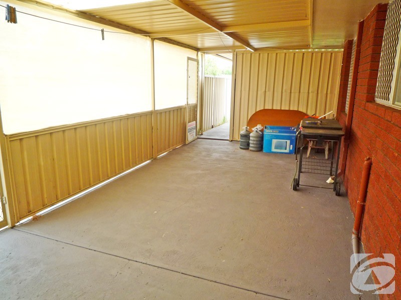 25 Waratah Drive, Camillo WA 6111