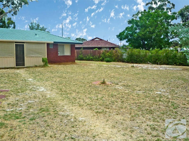 25 Waratah Drive, Camillo WA 6111