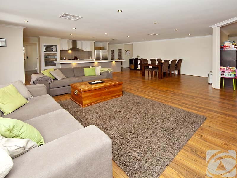 19 Lyrebird Loop, Seville Grove WA 6112