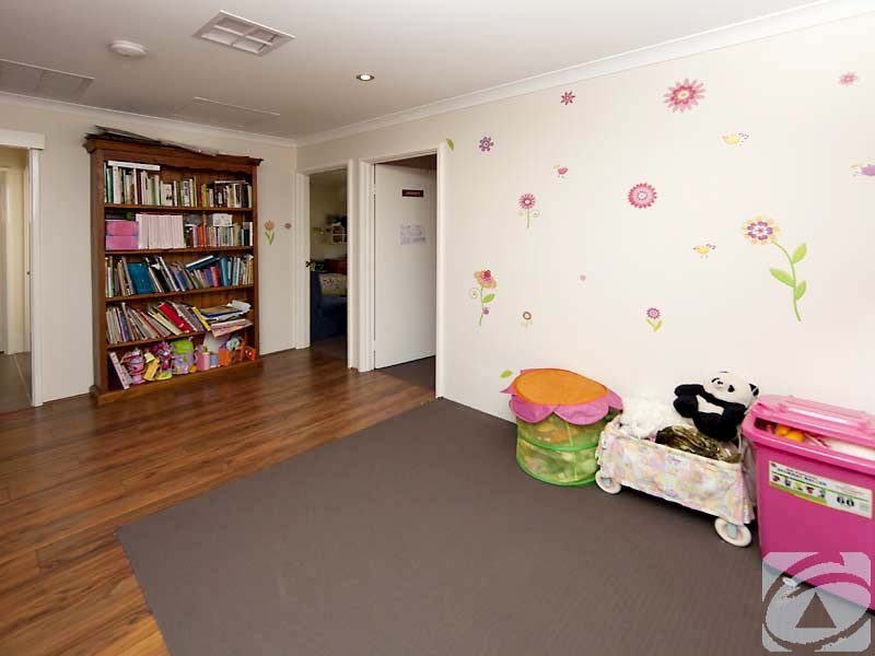 19 Lyrebird Loop, Seville Grove WA 6112