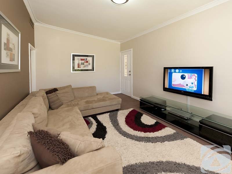 6 Coops Avenue, Thornlie WA 6108