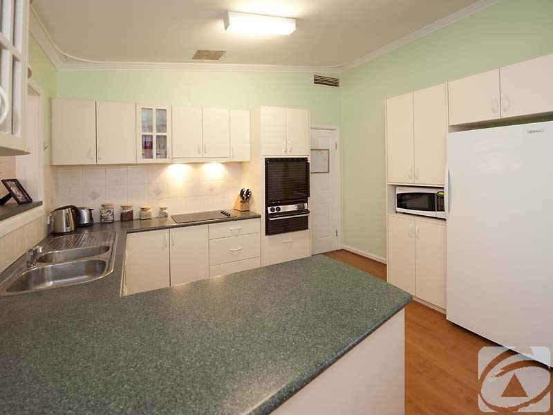6 Coops Avenue, Thornlie WA 6108