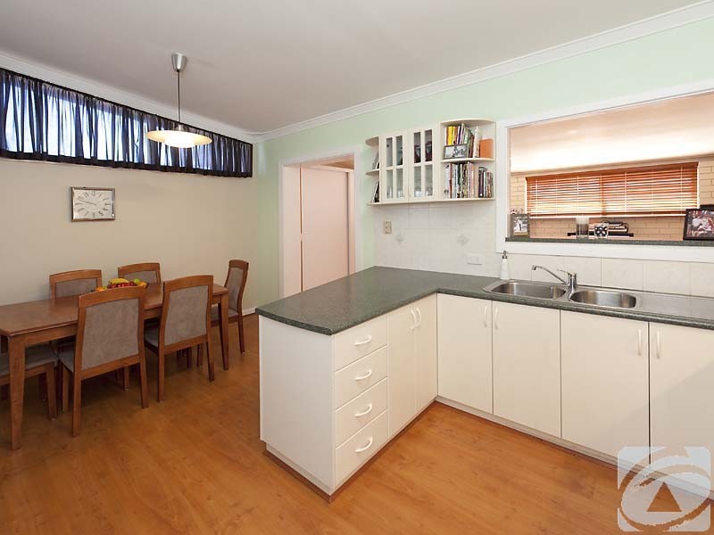 6 Coops Avenue, Thornlie WA 6108