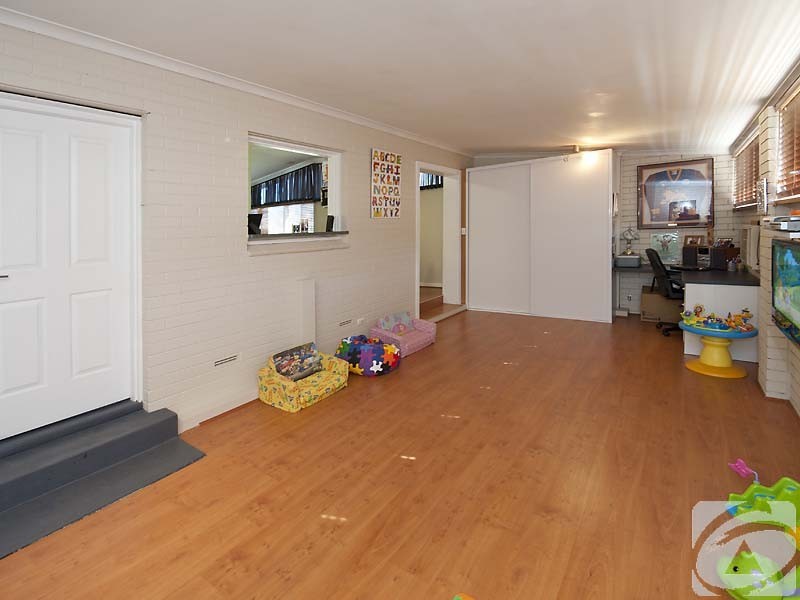 6 Coops Avenue, Thornlie WA 6108