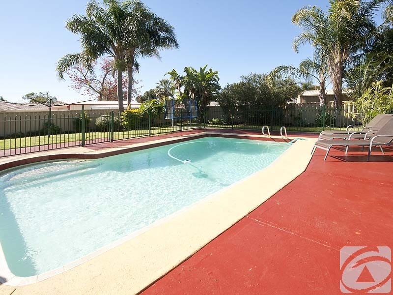 6 Coops Avenue, Thornlie WA 6108