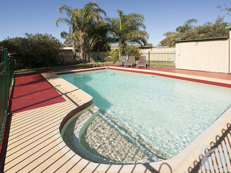 6 Coops Avenue, Thornlie WA 6108