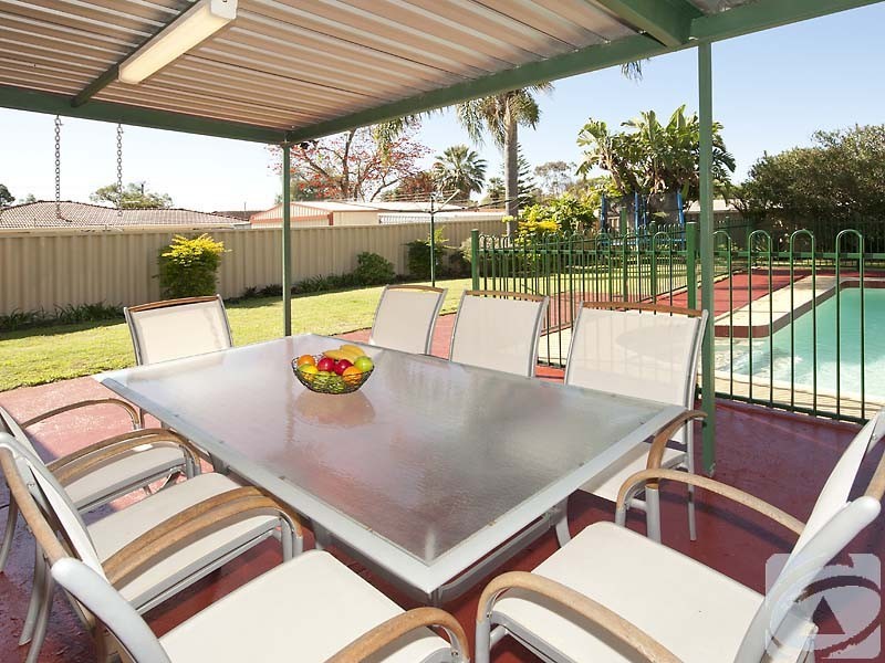 6 Coops Avenue, Thornlie WA 6108