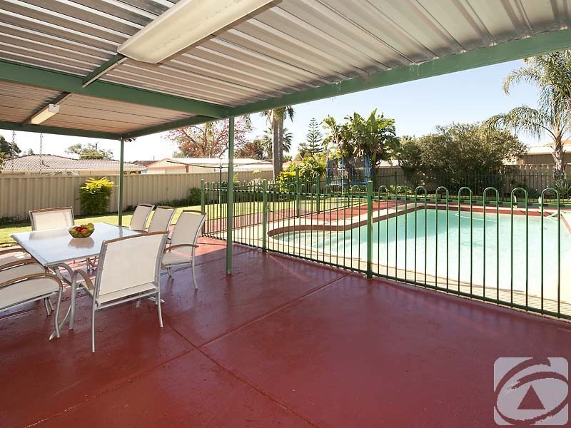 6 Coops Avenue, Thornlie WA 6108