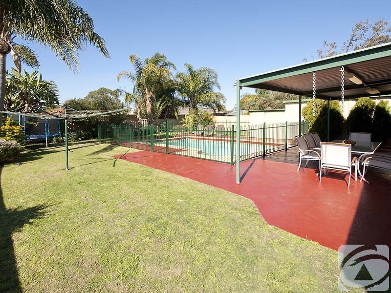 6 Coops Avenue, Thornlie WA 6108