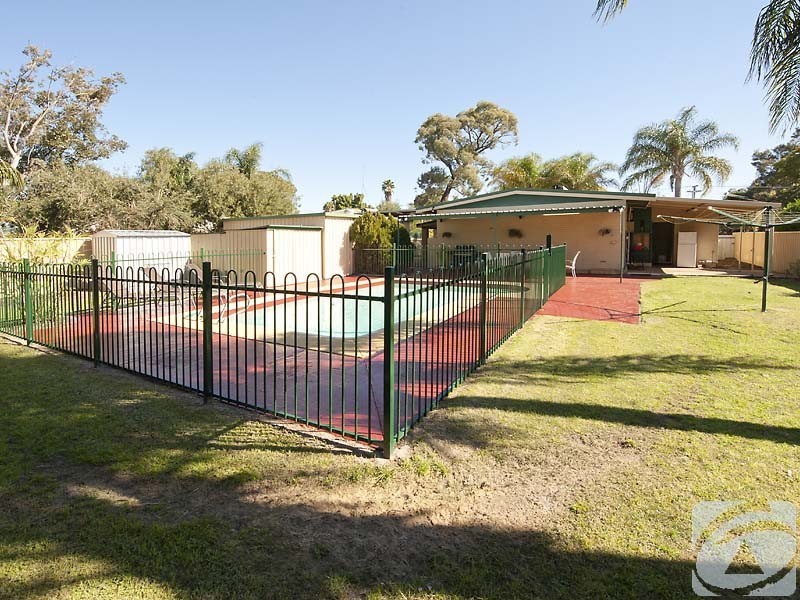6 Coops Avenue, Thornlie WA 6108