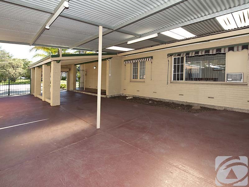6 Coops Avenue, Thornlie WA 6108