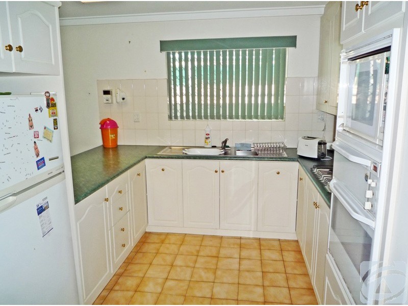 6 Willowmead Way, Kelmscott WA 6111