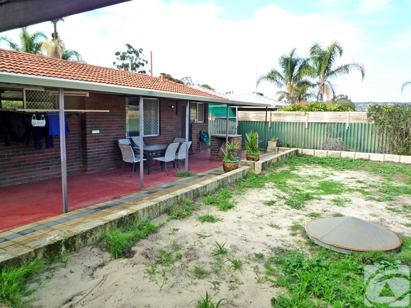 6 Willowmead Way, Kelmscott WA 6111