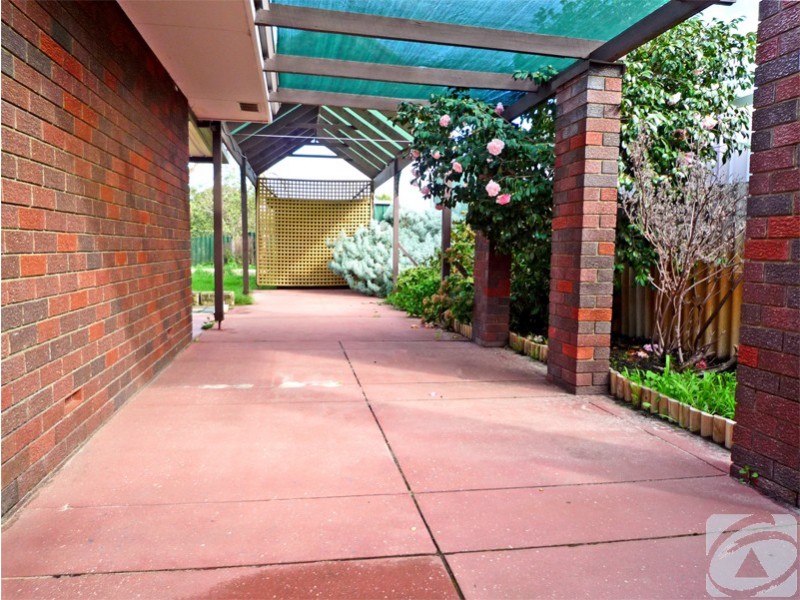 6 Willowmead Way, Kelmscott WA 6111
