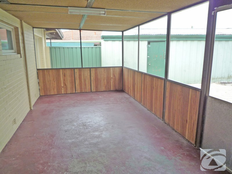 4 Lindy Way, Camillo WA 6111