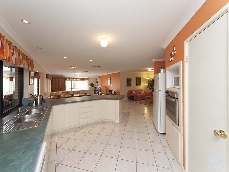 31 Prince Regent Boulevard, Gosnells WA 6110