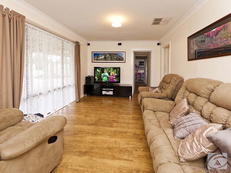 93 Grovelands Drive, Camillo WA 6111