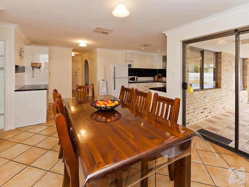 93 Grovelands Drive, Camillo WA 6111