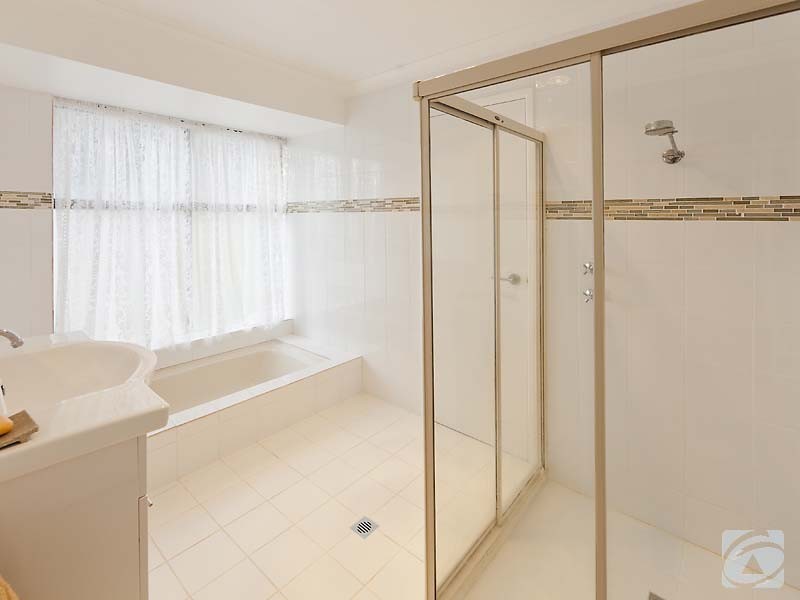 93 Grovelands Drive, Camillo WA 6111
