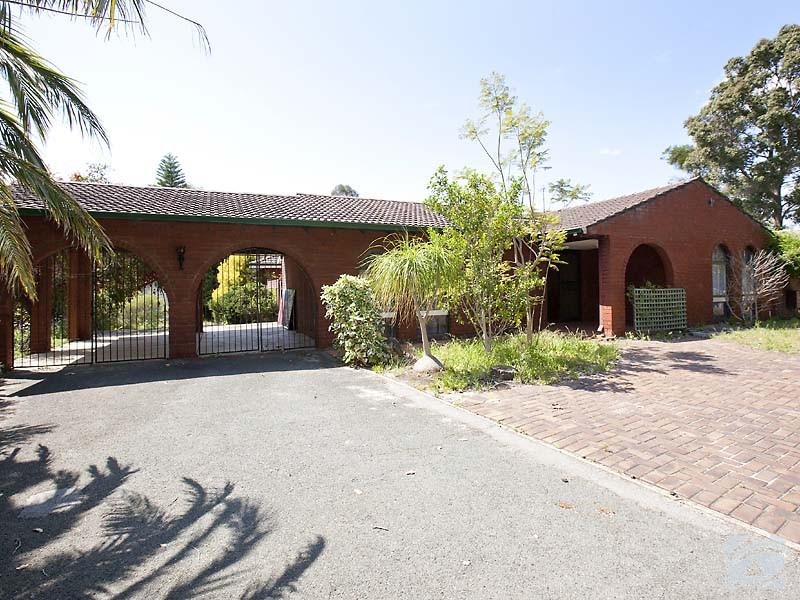 4 Arnott Street, Kelmscott WA 6111