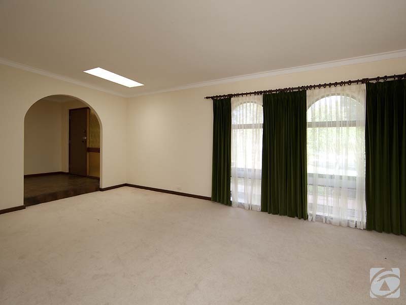 4 Arnott Street, Kelmscott WA 6111