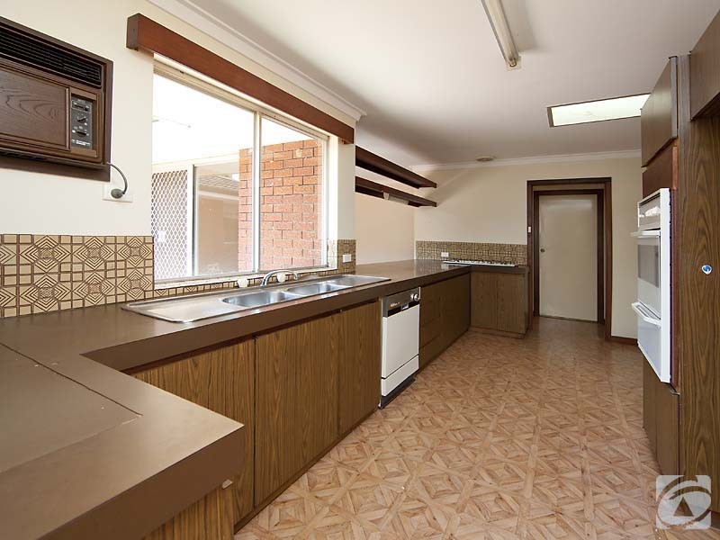 4 Arnott Street, Kelmscott WA 6111