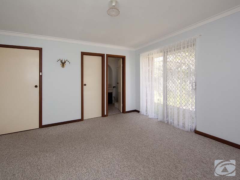 4 Arnott Street, Kelmscott WA 6111