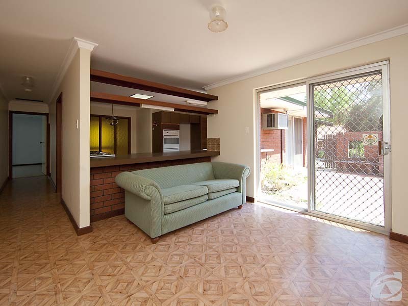 4 Arnott Street, Kelmscott WA 6111