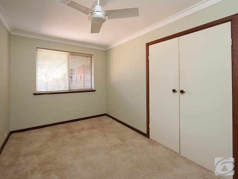 4 Arnott Street, Kelmscott WA 6111