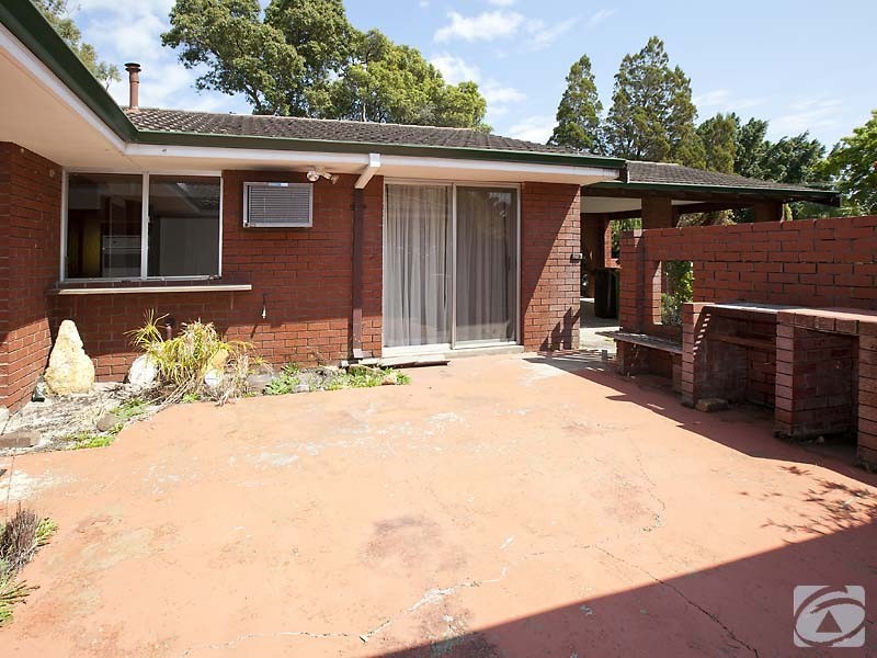 4 Arnott Street, Kelmscott WA 6111
