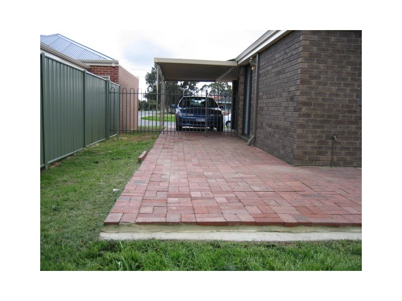 6 Karoonda Street, Armadale WA 6112