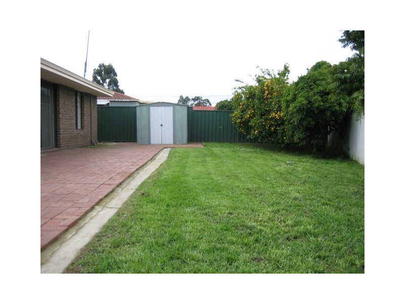 6 Karoonda Street, Armadale WA 6112