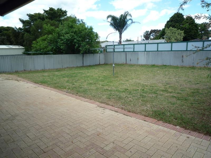 25 Tollington Park Road, Kelmscott WA 6111