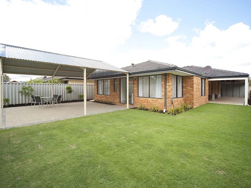 11 Morolo Street, Seville Grove WA 6112