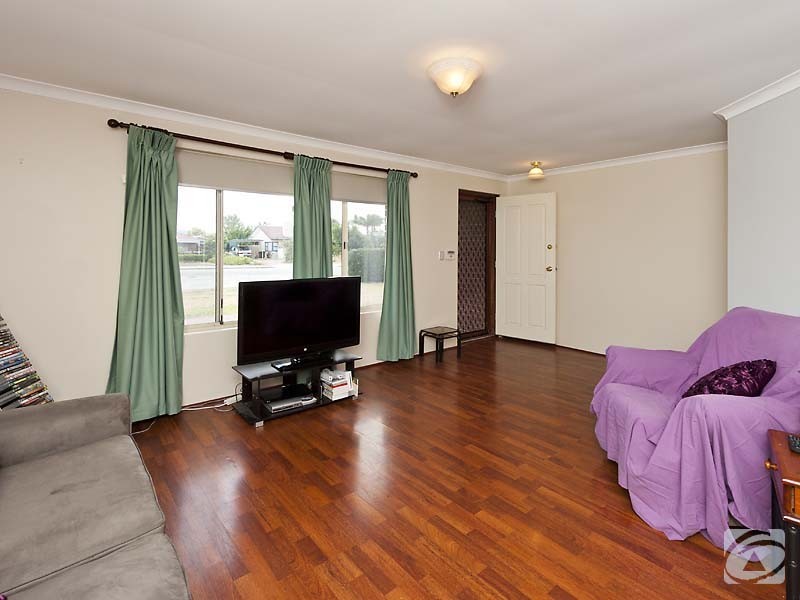 174 Seville Drive, Seville Grove WA 6112