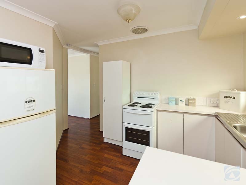 174 Seville Drive, Seville Grove WA 6112