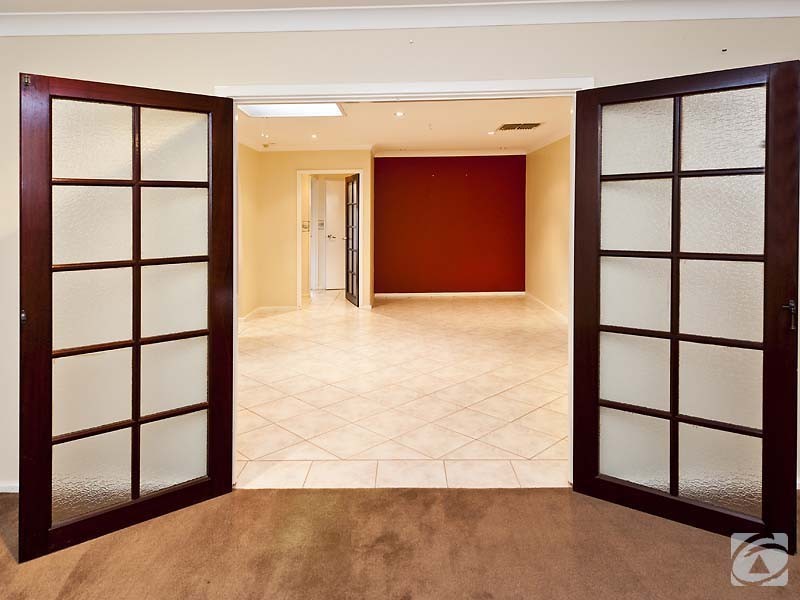 4 Mimosa Court, Kelmscott WA 6111