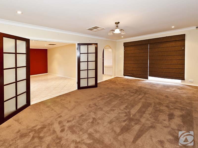 4 Mimosa Court, Kelmscott WA 6111