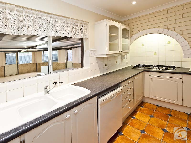 4 Mimosa Court, Kelmscott WA 6111