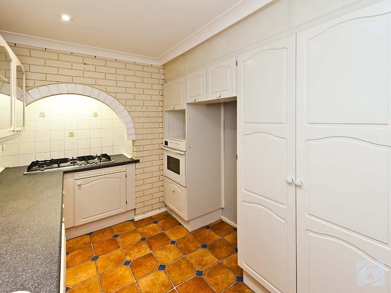 4 Mimosa Court, Kelmscott WA 6111