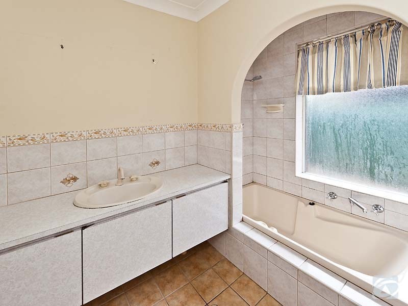 4 Mimosa Court, Kelmscott WA 6111