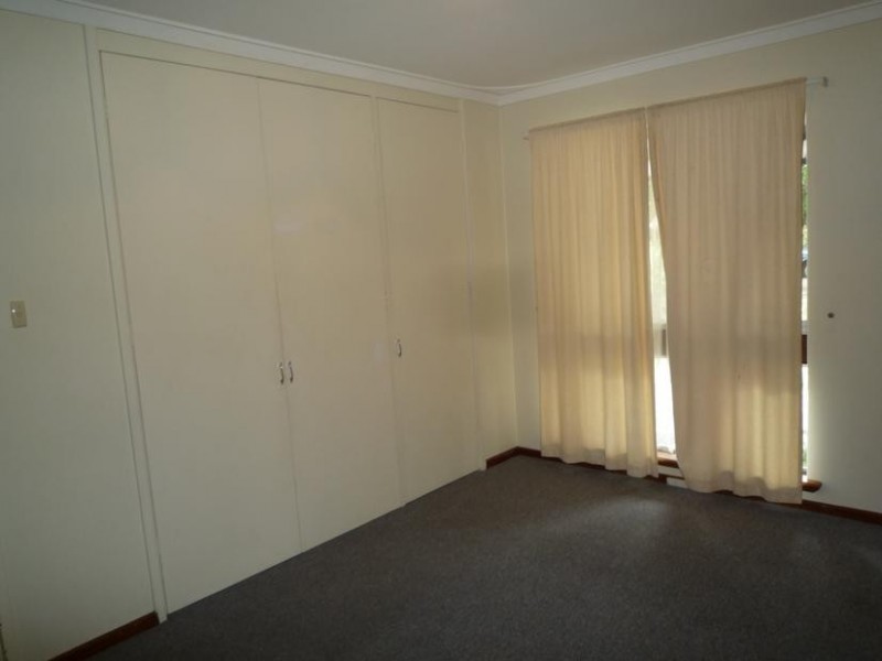 23 Slee Ave, Kelmscott WA 6111