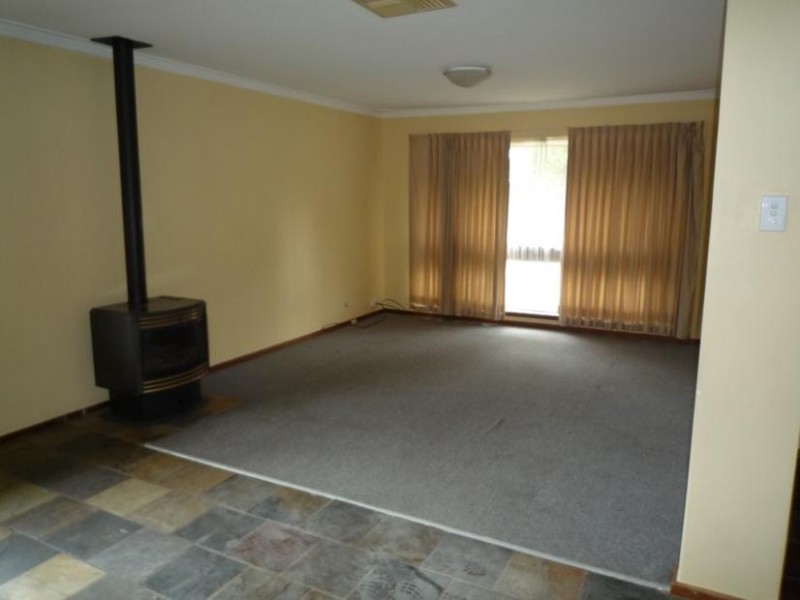 23 Slee Ave, Kelmscott WA 6111