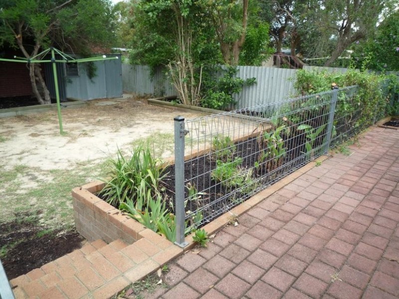 23 Slee Ave, Kelmscott WA 6111