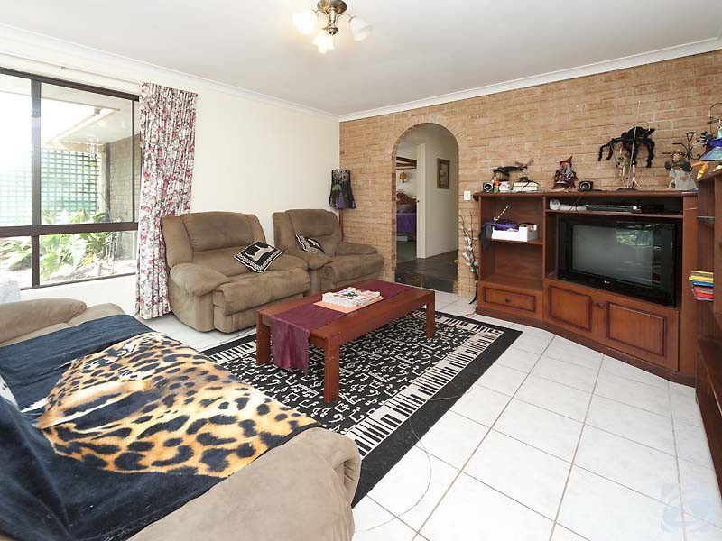 4 Logpine Crescent, Camillo WA 6111